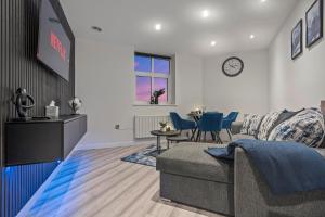 Azure Signature Suite, Leicester City Centre Apartment,Sofa Bed , Netflix, WiFi Parking
