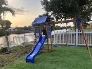 House in Paradise with dock, Waterview and amenities