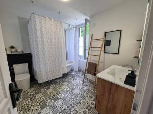Maisons de vacances Villa spacieuse avec jardin prive, animaux acceptes - FR-1-653-276 : photos des chambres