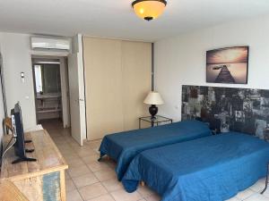 2 Pièces avec Balcon et Terrasse - Plage à 50m - Clim, WiFi, Parking - FR-1-466A-17