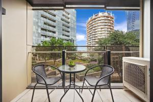 Urban Retreat Modern Elegance in Docklands