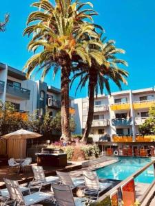 Tranquil Getaway With Pool & Balcony in Hollywood