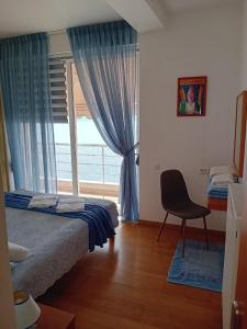 Beach Artemisia Malibu style town house sleep 6