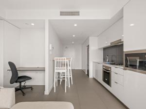 Sunny 2-Bed in Valley with Premium Amenities