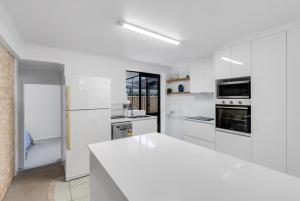 Central Cairns Stay with Pool Spa & BBQ
