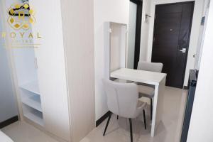 Royal Suites Studio 28QQ - Citra Plaza Nagoya Apartment