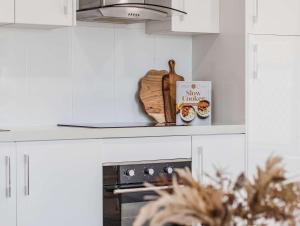 Lower Lvl Boyd- Sunny Coastal Home - Pet Friendly