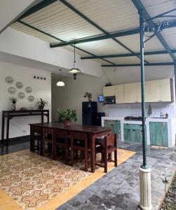 vintage room 1 in colonial house