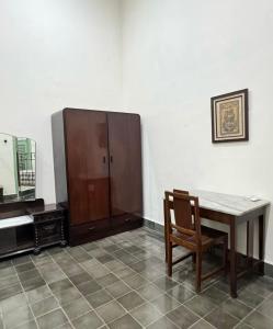 vintage room 1 in colonial house