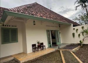 vintage room 1 in colonial house