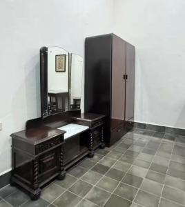 vintage room 1 in colonial house