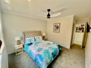 Spacious Holiday Home - 500m from the Beach!