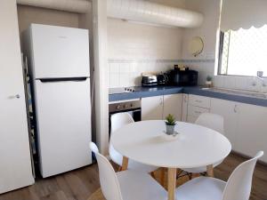 Ocean Breeze Loft Villa With Pool, Tennis Court & Playground!