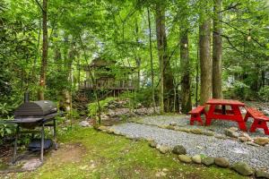 Outdoor Paradise on the Creek - Jacuzzi - Stocked