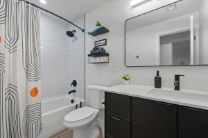 Biltmore 2BR Bungalow #2 - Workspace, Free Parking, Laundry, Patio!