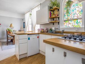 Tasteful Coastal Flat Pass The Keys