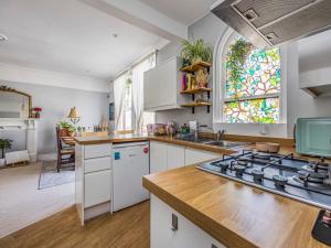 Tasteful Coastal Flat Pass The Keys