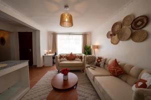 Arabella Ember - Fully Equipped Boho-Chic Apartment in Karen