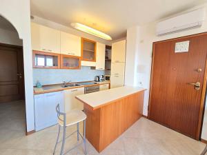 Royal apartment sea view img10