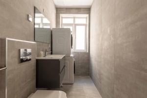 Newly Renovated 2BR with Balcony