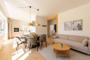 Newly Renovated 2BR with Balcony