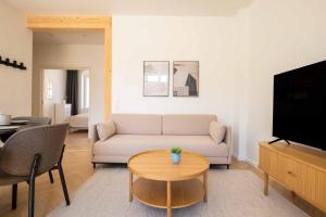Newly Renovated 2BR with Balcony