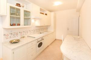 Three Wells Apartment