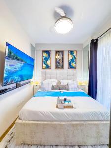 Cozy 1BR Getaway, Gym, Pool & City Convenience