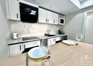 Sunset Apt moderne à 2 min de la plage, clim, piscine