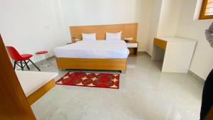 Hotel Shri Bansuri Dham Inn