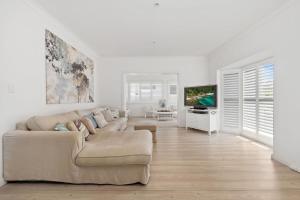 Carolines Beach House by Experience Jervis Bay