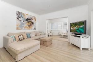 Carolines Beach House by Experience Jervis Bay