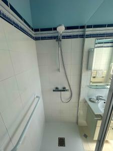 Appartements Seafront flat with indoor pool with stunning views : photos des chambres