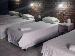 Bostons Lodge & Restaurant