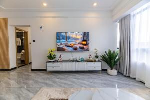 spacious executive three bedroom apartments with breathtaking city views swimming pool well equipped gym children playground and ample parking space