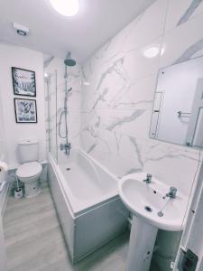 2 bed house, Rogerstone, Newport