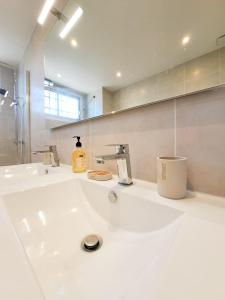 Maisons de vacances Nonni - MAISON FAMILIALE AVEC JARDIN, PROCHE DE LA GARE ET A 10MIN DE LA PLAGE : photos des chambres