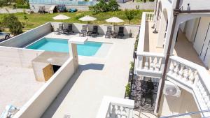 Villa Mia - Moderne Oase mit Meerblick und Pool