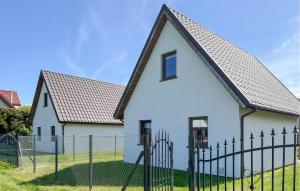 Nice Home In Podamirowo With Lake View