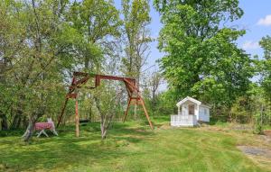 4 Bedroom Cozy Home In Flo