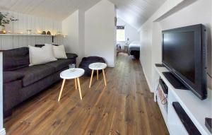 2 Bedroom Cozy Home In Unnaryd