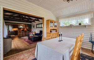 2 Bedroom Beautiful Home In Västerlanda