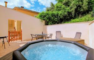 Stunning Home In Rousson With Wifi
