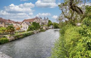 Maisons de vacances Awesome Home In Verteuil-Sur-Charente : photos des chambres