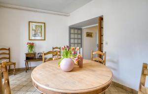 Maisons de vacances Awesome Home In Verteuil-Sur-Charente : photos des chambres