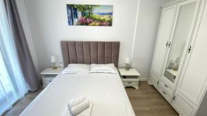 Mamaia Nord Pink Pearl by the Sea