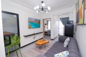 Modern 1BR and SQ, Homey Comfort