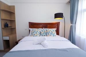 Modern 1BR and SQ, Homey Comfort