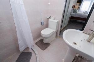 Modern 1BR and SQ, Homey Comfort