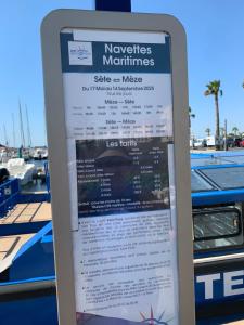 Maisons de vacances Quiet street in old Meze - terrace, 250m to beach : photos des chambres